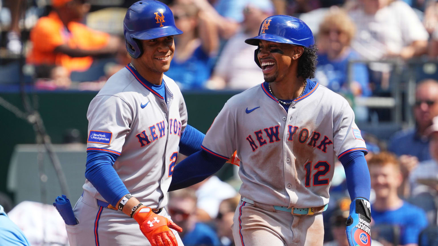 Mets players celebrating
